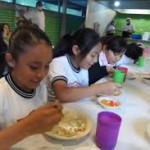 niños alimento escuelas